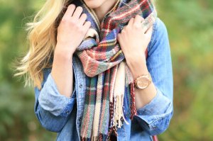 Как красиво и модно завязать шарф: варианты на все случаи жизни